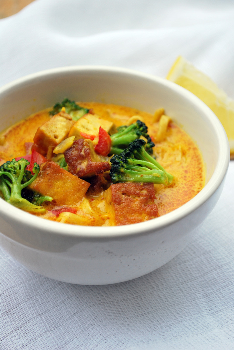 Pidempi korsi - Vegaaniruokablogi — Tofu Curry Hot Pot