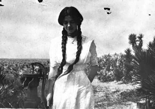 meschkinnes:    Girl posing at a pitcher pump - Merritt Island, 1907