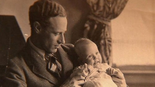 Leslie Howard and his daughter Leslie Ruth, 1925