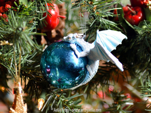 miss-kitty-fantastico:sosuperawesome:Dragon Baubles by Aelia Petro on EtsyBrowse more curated dragon