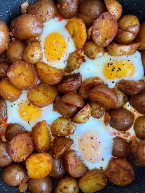 eggallthethings:  Huevos Rotos