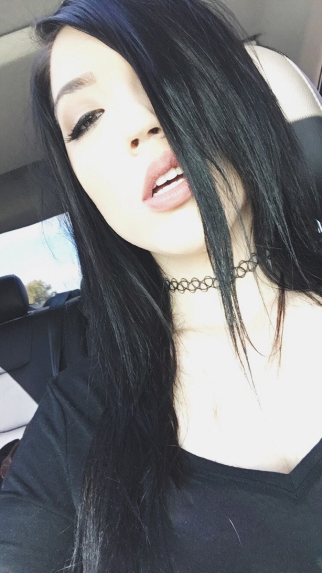 blackhairporcelainskin:  🕷☠