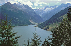 photosofnorwaycom:  Fjord meets mountains
