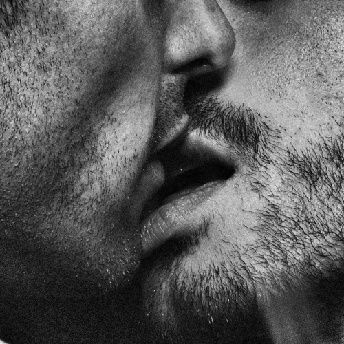 men kiss