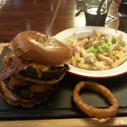 The warrior burger main. #tgi #tgif #warriorburger #meetyourmatch #beef #fries #bacon #cheese #iifym
