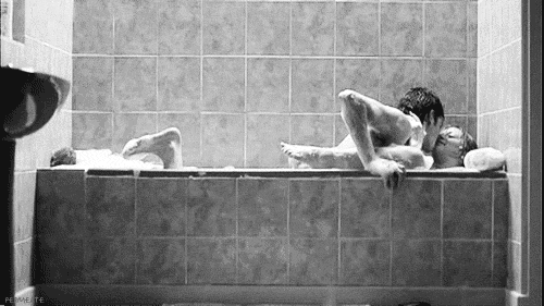kissexi:  // black &amp; white love blog //  @empoweredinnocence bath time!