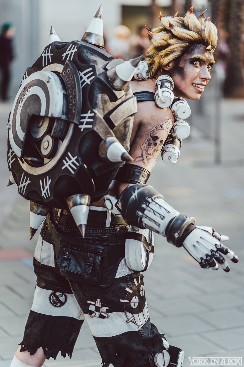 kurustein:  “It’s a perfect day for some mayhem!” 💣  My Junkrat cosplay