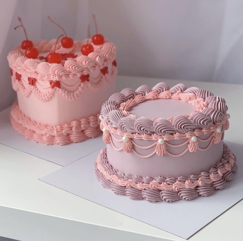 cherubsolei: aprilsbakerlondon This is the exact kind of cake I want to sit on for my birthday next 