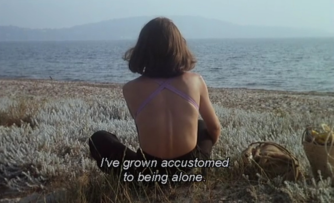 a-femmefatalist: blejz:  L'une chante, l'autre pas by AgnÃ¨s Varda (1977) Happy