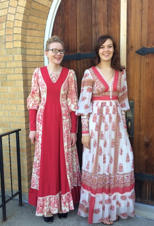  Gunne Sax Dress Ivory Red Print https://www.etsy.com/listing/542952258/gunne-sax-dress-ivory-red-pr