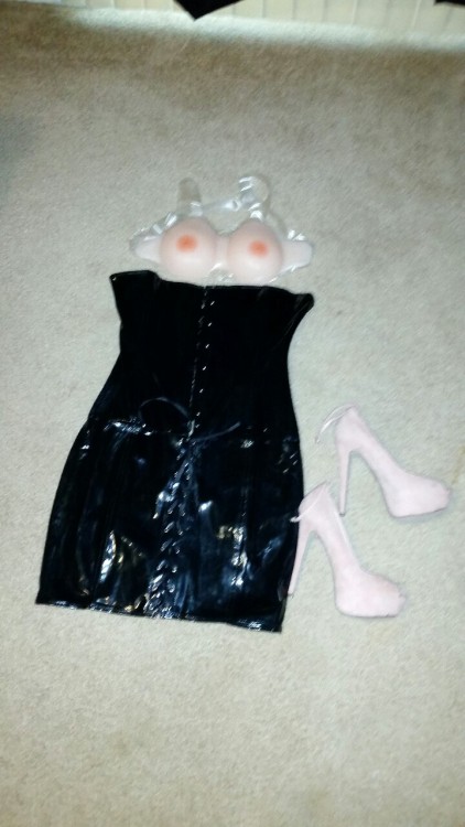 Porn photo Slutty shoes , corset dress an c cup breast