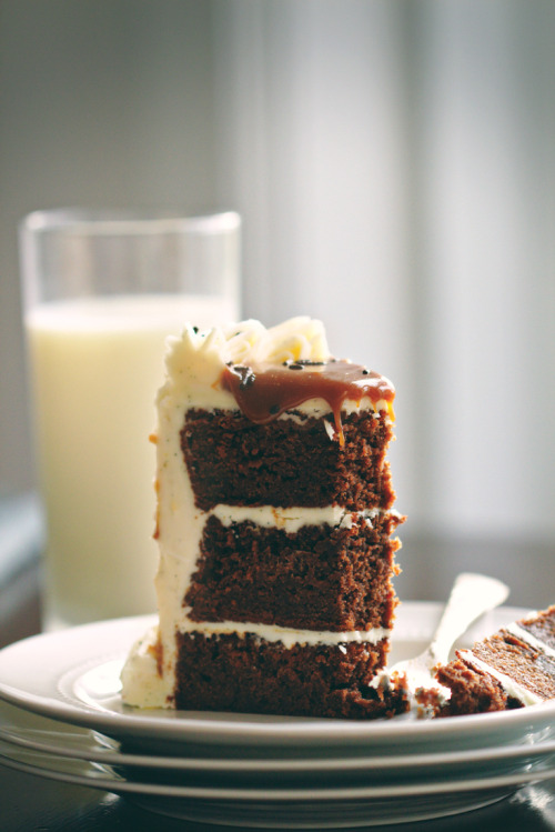 sweetoothgirl:    Coca cola + Chocolate + Caramel + Vanilla bean Cake