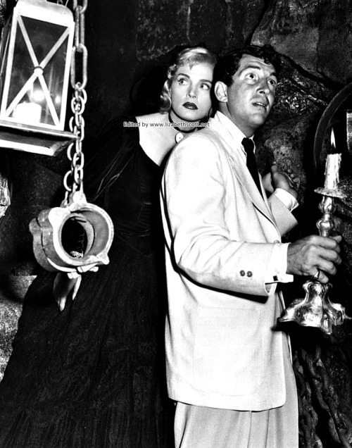 Lizabeth Scott and Dean Martin in Scared Stiff, 1953