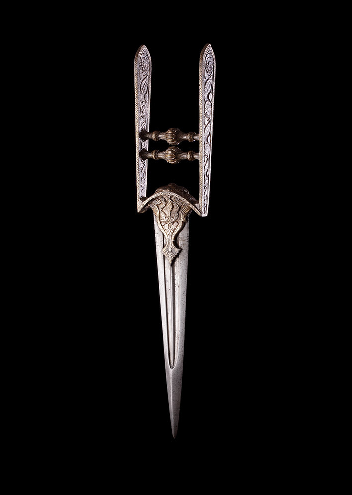 we-are-rogue:  Katar Daggers, India, 17th-19th centuriesBejewlled Katar, Gujarat,