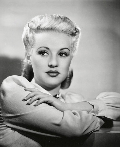 summers-in-hollywood:Betty Grable, 1940