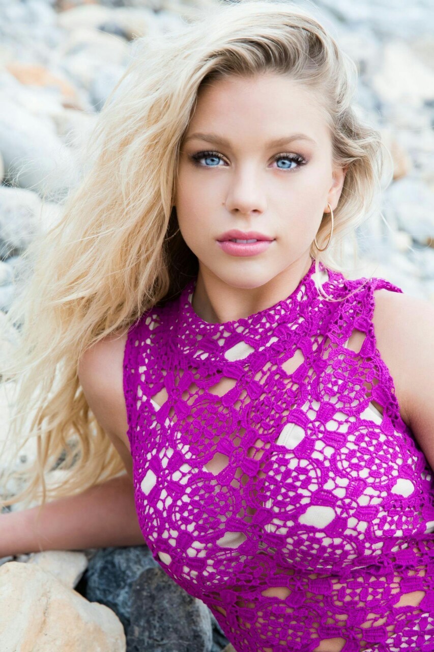 kn0wy0u:  Kaylyn Slevin @kn0wy0u