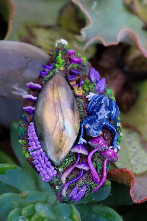 culturenlifestyle:  Enchanting Necklaces Using Natural Gemstones Wish to Take You Through a Magical Portal California based artist Kristina Matthews loves to create wearable handmade magic with the using of stunning healing gemstones. Matthews invests