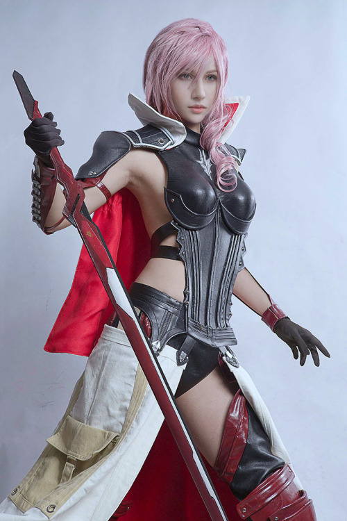 cyberclays:  Final Fantasy XIII cosplay - by Kilory  Wouuaw !