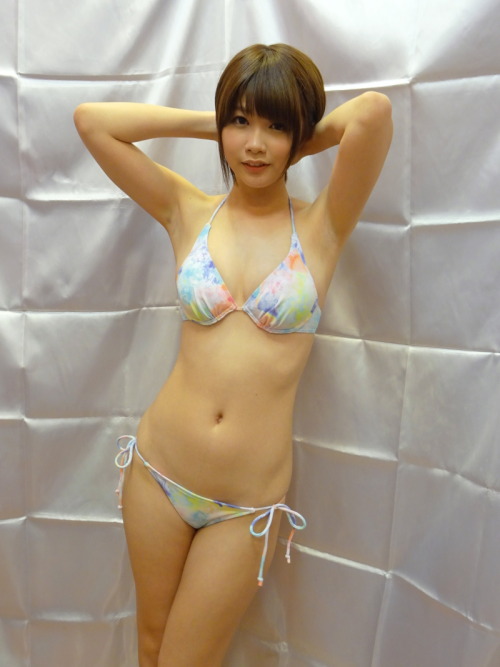 fetishjapan: スレンダーな腋。 Ito chinami さん。