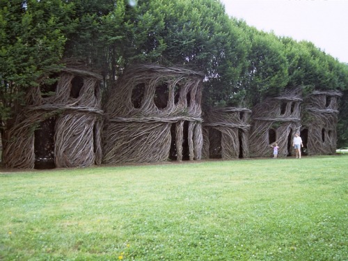 dreamlandprecipice: vvolare: North Carolina-based sculptor Patrick Dougherty weaves dreamlike sculpt