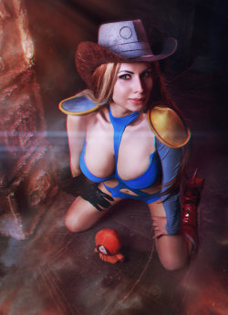 hotcosplaychicks:  Large-Breasted Woman South