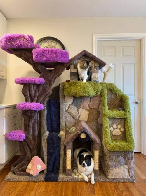 hometoursandotherstuff:  Room for everyone in this Goblin cat condo.https://www.facebook.com/groups/fairywitchcottagecorevibes