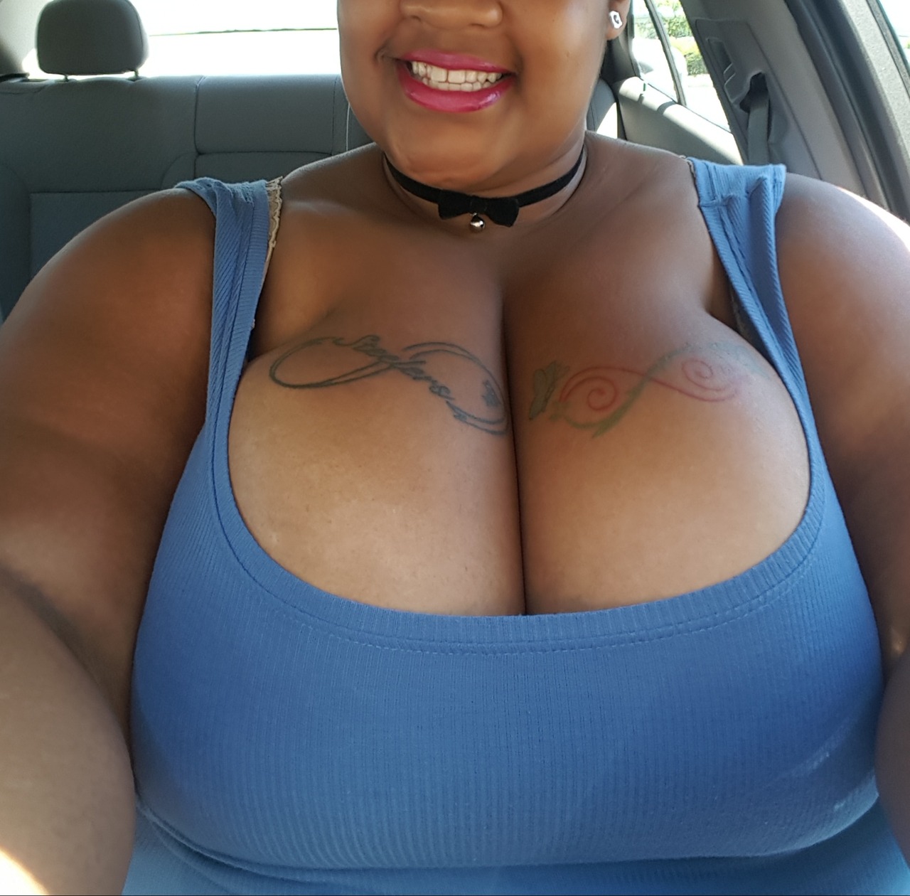 bbwlatina-love:  Time for work… May I be your lyft driver 💋💋