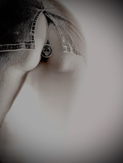 hornyhubbyformywife:Sneaky pic before an awesome dinner… bring on dessert… 
