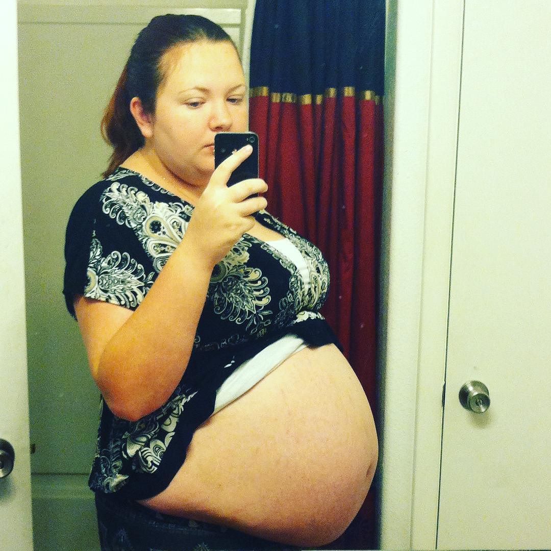 youlingerie:  “37 weeks pregnant, 50% effaced for two weeks now; still no dilating….