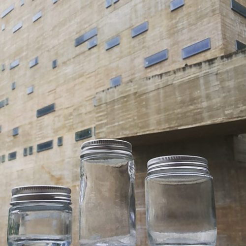 .
BOM DIA AMIGOS
.
Hoje, estamos outra vez em Sampa, na Praça das Artes para mostrar essa arquitetura única e sem igual que são os nossos potes de 30, 100 e 200ml. ;-)
.
Todos eles com tampa de alumínio.
.
Tá esperando o quê para fazer o seu doce...