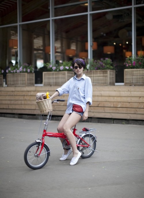 megadeluxe:  Cycles Lady by Alena Chendler  There are more and more beautiful bicycles in Moscow, an