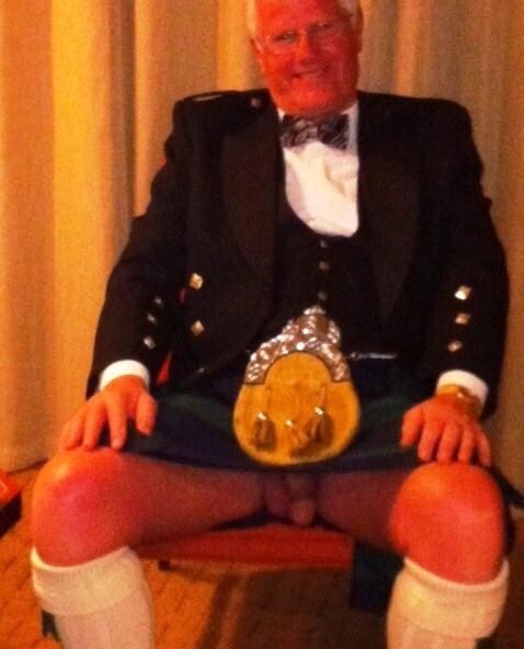 lustfulgrandpa:  models-not-allowed: flogrown27:  bemydad: handsome daddy in kilt!