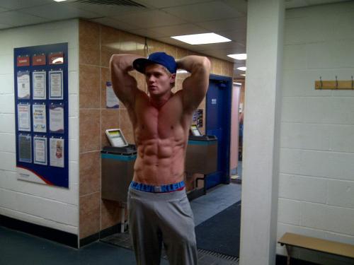 bobojb101:  Fitness Hotty Simon George….More posts of this blond hunk to come… Find them @ S4TW BTW…I don’t think that’s a boner in the last pic… if it is….Blimey!