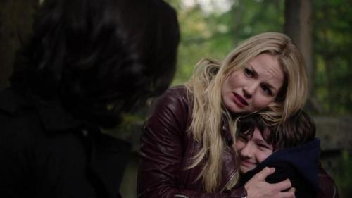 I so fucking love this cute little face that Regina does for Emma in this scene