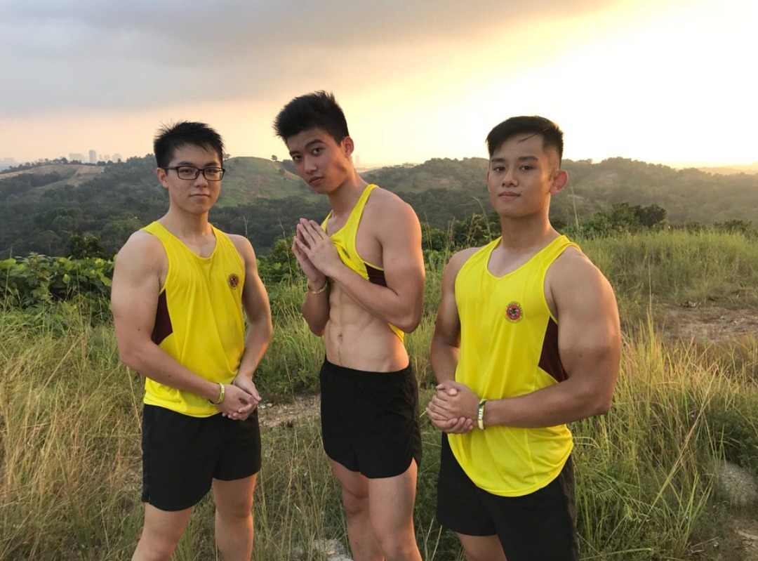 sg-twinkboy:  overture69:  secretsoulmaker: Naughty boys  ye boi  The guy in the
