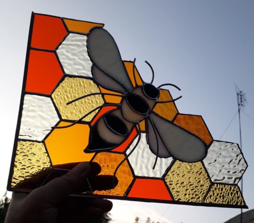 hyvetyrant:sosuperawesome: Glassbee on Etsy The queen bee stained glass…. I might NEED that.