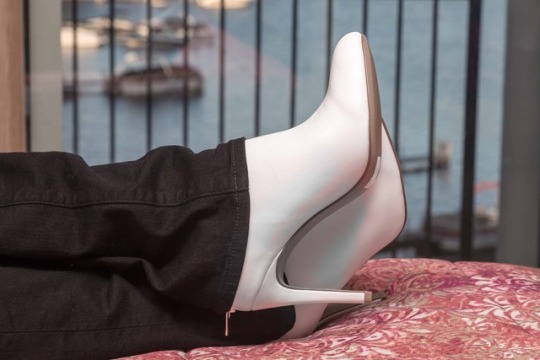 mandbdelicious:  Mrs Delicious has new boots. 
