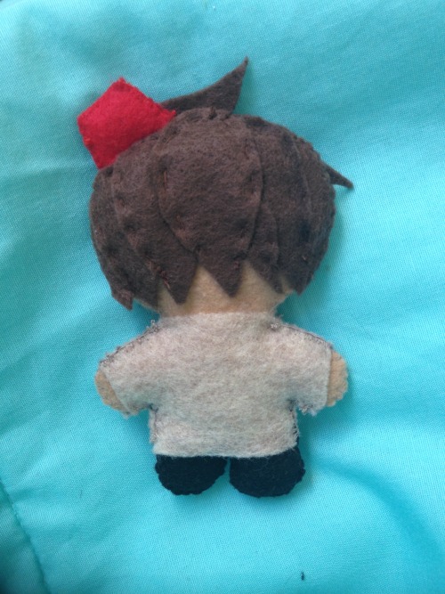 gallifreyanturtles:  gallifreyanturtles:  This is the 11th Doctor plush I made for Kyle for his birthday this year and since our “donation” idea didn’t work too well, would anyone actually buy these if I made them? The face is slightly shitty but