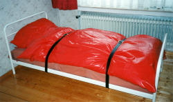 qelle:  rubber bedroom, 1990 