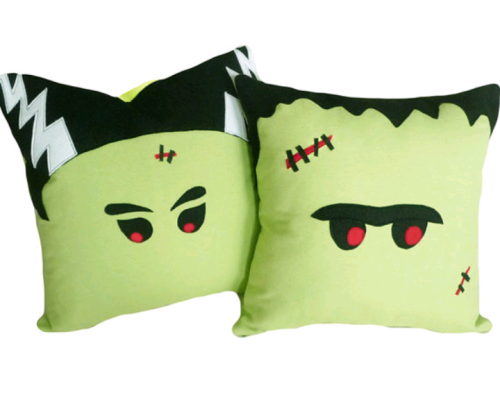 deadlovers-lane: Halloween pillow want. Pillows