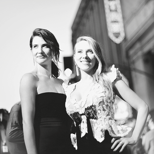 XXX hermiola:  Scarlett Johansson & Cobie photo