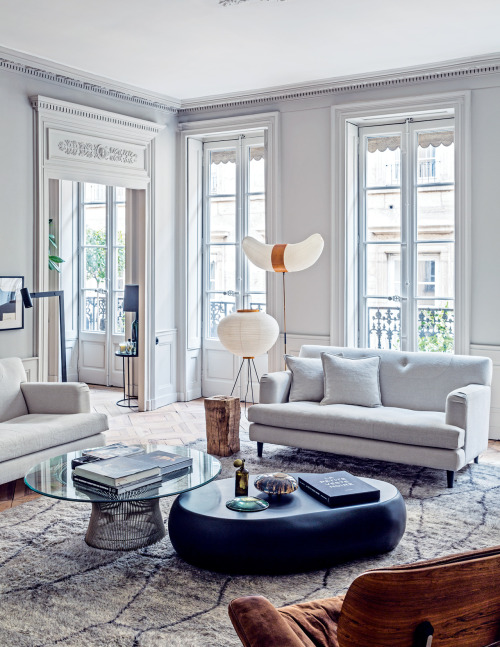 voguelivingmagazine: Inside a stunning modern apartment with classical European bones - Vogue Living