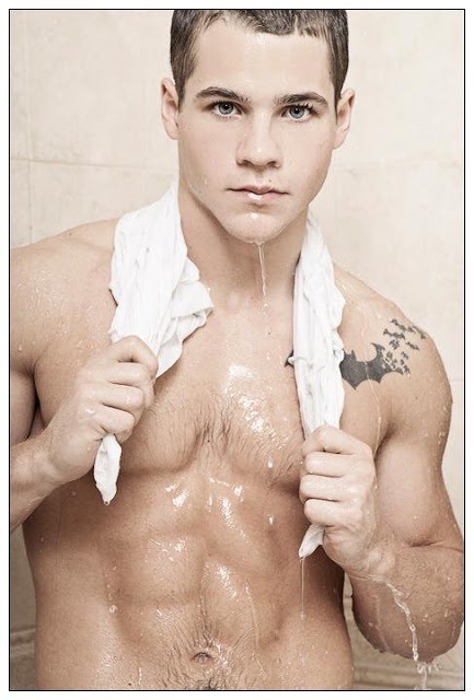 stefanpoison:  justagaymarriedcouple:  Follow us at http://justagaymarriedcouple.tumblr.com/  rikyyy questa e per teeeeeeeeeeeeee