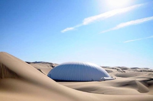 One of the domes of 响沙湾, a popular tourist resort in the middle of the Ordos Desert. Read about my e