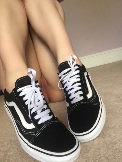 wayne1021: #girl #vans #shoes