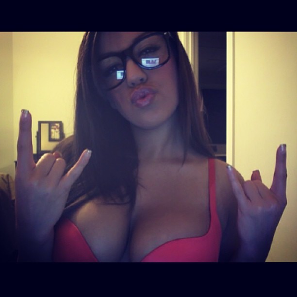 groovysarah22:  any cool people wana kik? kik me: lovelustx7