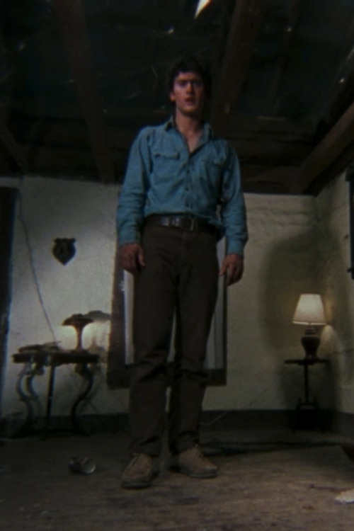 evildead2: ash just kind of standing there