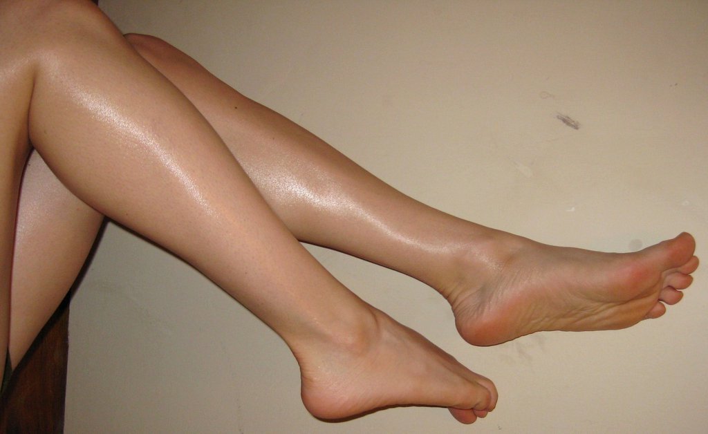 ashleykeythomahoneyblog:my feet and legs from this morning
