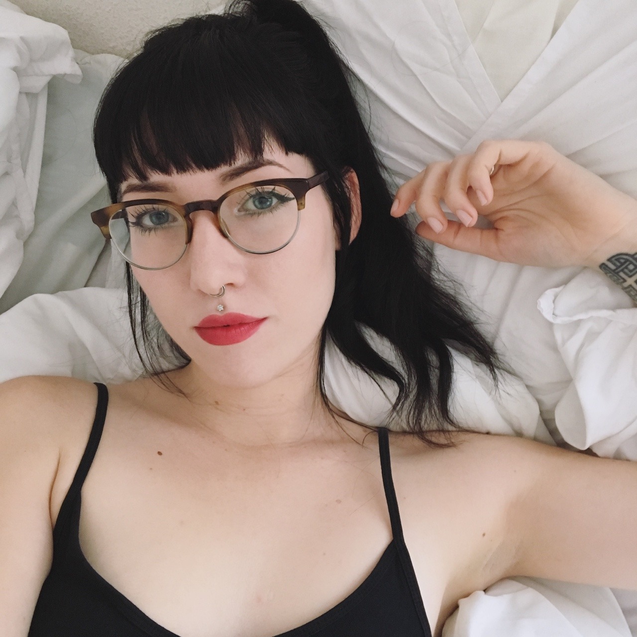 coffee–queen: been a while since I’ve worn red lipstick