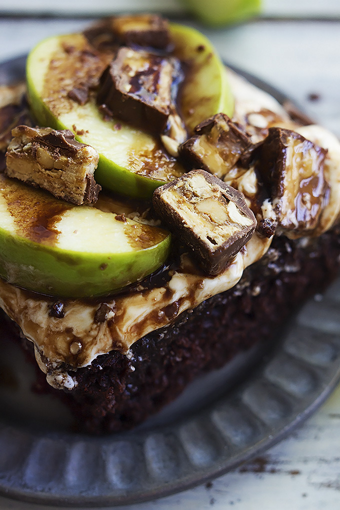 nom-food:  Caramel apple snickers cake